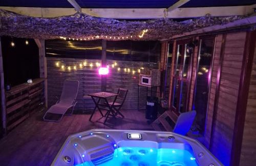 Condom Ski Chalet | Roulotte „couleur“
