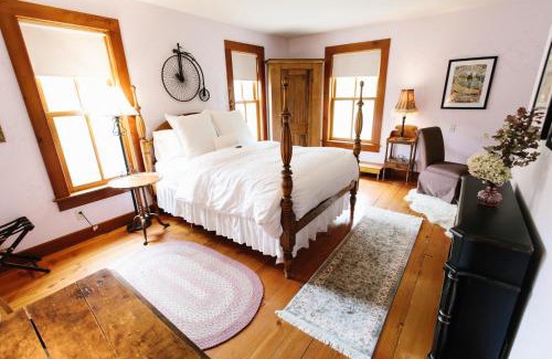 Red Wing Bed & Breakfast | Round Barn Farm B & B Event Center
