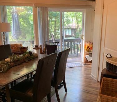 Bedford House | Round Cabin - 5 Min to Bedford PA - Deck - Hike- Golf