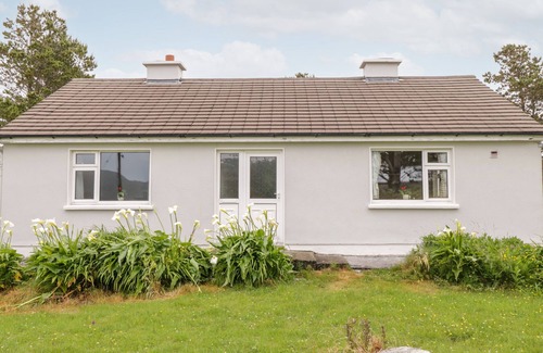 Inishnee Cottage | ROUNDSTONE BAY VIEW, family friendly in Roundstone, County Galway