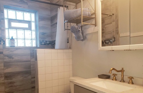 Lavergne Apartment | Route 66 Apt /5min to HOSP & Metra train /15min to MDW