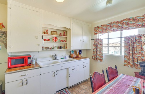 Kingman Apartment | Route 66 Retreat Steps to Beale St in Dtwn Kingman