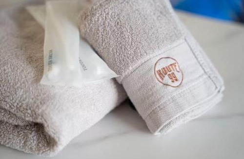 Yumoto Apartment | "Route 99" Balinese style room, free Swith&Netflex