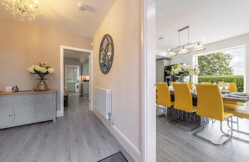 Bainton Cottage | ROUTHORPE HOUSE, family friendly, with hot tub in Great Driffield