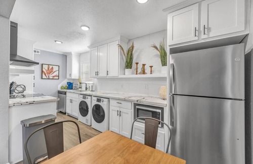 Royal Bryan Apartment | Rowan: 1st Floor, King Beds/Close to A&M