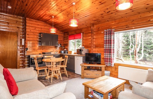 Marybank Cottage | ROWAN LODGE, pet friendly, with a garden in Strathpeffer