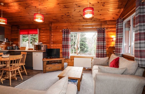 Marybank Cottage | ROWAN LODGE, pet friendly, with a garden in Strathpeffer