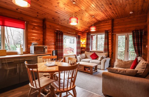 Marybank Cottage | ROWAN LODGE, pet friendly, with a garden in Strathpeffer