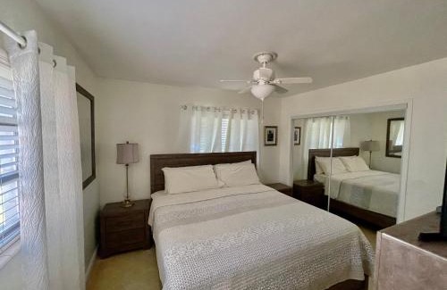 Gulf Gate Estates House | Rowena House 2bd Den 2bth Heated Pool Near Siesta Key