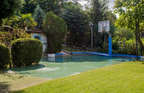 Tragilos House | Roxani Aqua Bliss - Serene Garden Getaway
