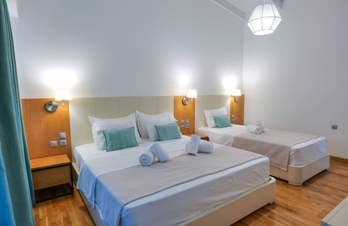 Himare Bed & Breakfast | Royal 1967