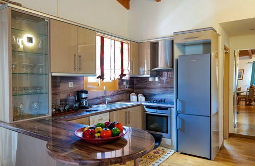 Himare Bed & Breakfast | Royal 1967