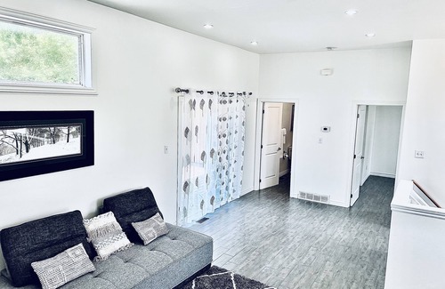 London House | Royal Castle Style Retreat to 4 Bedroom House in London Ontario