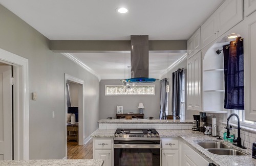 Fondren House | Royal Cottage!