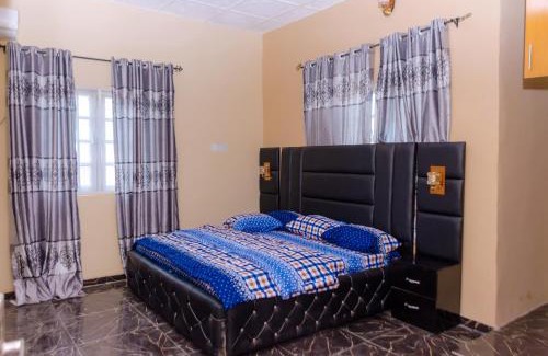 Benin City Apartment | Royal Guests Holiday Lets - Amazing Quiet House near Ramat Park