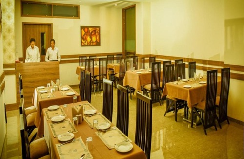 Khandwa Hotel | Royal Inn