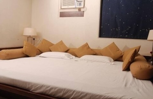 Khar Hotel | Royal Inn