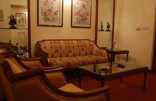 Khar Hotel | Royal Inn