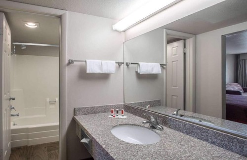 Carterville Hotel | Royal Inn Provo