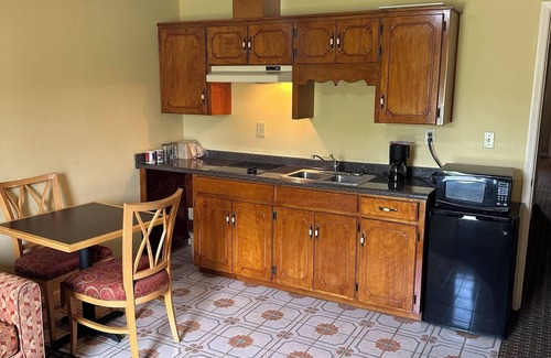Fort Mc Clellan Hotel | Royal Inn