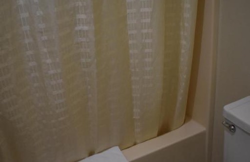 Bentonville - Fayetteville Hotel | Royal Inn