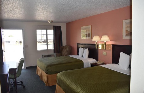 Bentonville - Fayetteville Hotel | Royal Inn
