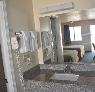 Bentonville - Fayetteville Hotel | Royal Inn