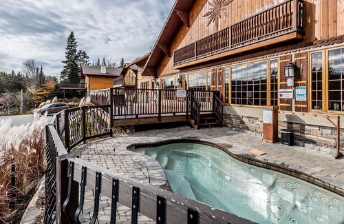 Sainte-Agathe-des-Monts Ski Chalet | Royal Luxury for 2