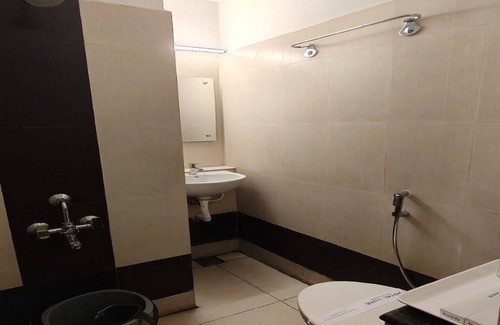 Thousand Lights Hotel | Royal Luxe Business Class Hotel