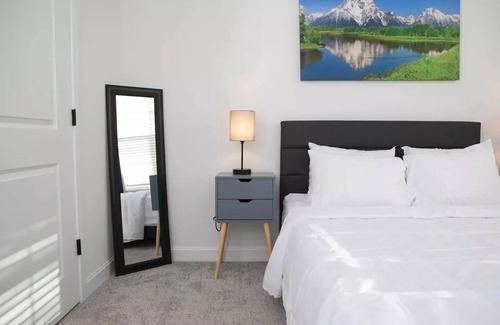 Lombard Apartment | *Royal* Luxury 1BR | Your Happy Place | Fast Wi-Fi
