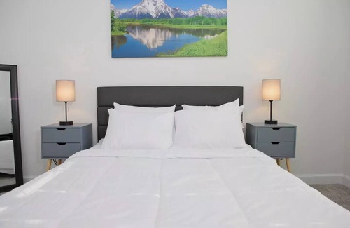 Lombard Apartment | *Royal* Luxury 1BR | Your Happy Place | Fast Wi-Fi