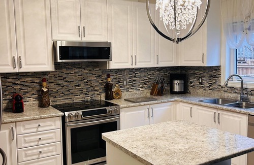 Newmarket House | Royal Nest - Kick back and relax in this calm, stylish space !