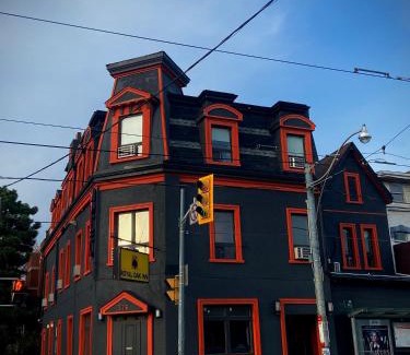 Cabbagetown South Hotel | Royal Oak Inn