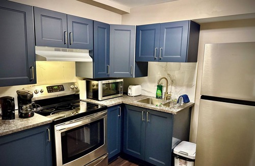 Cabbagetown South Hotel | Royal Oak Inn