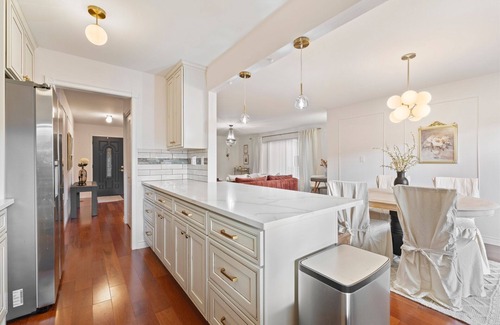 Vancouver House | Royal Oaks Retreat 1 Level 1310 SQFT 2Br2Ba Fenced Yard