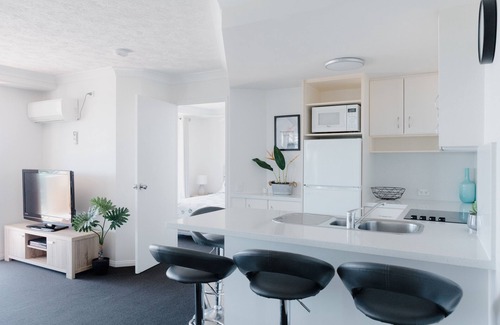 Biggera Waters Apartment | Royal Pacific Resort