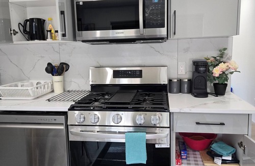 Southwest Edmonton House | Royal Palace-2Bedrooms Garage Guest Suite Near Airport