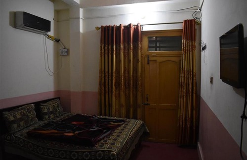 Peshawar Hotel | Royal Palace Hotel