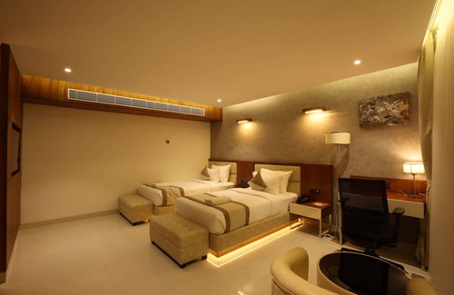 Hampankatta Hotel | Royal Plaza Suites by RAK Rooms