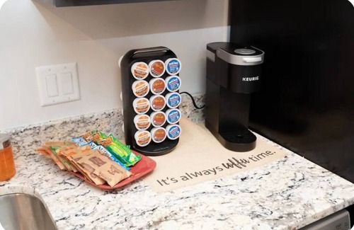 Richfield Apartment | Royal Red Suite: King bed, 10 mins to MSP/MOA, Free indoor Parking