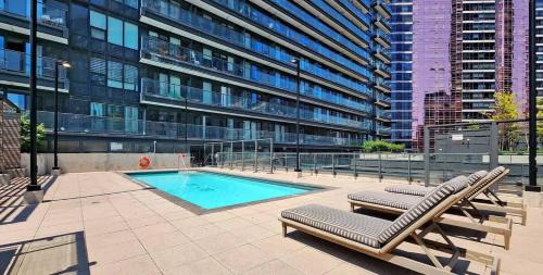 Bay Cloverhill House | Royal Retreat 1B Condo in Downtown Toronto Yorkville