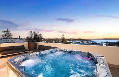 The Entrance North House | Royal Retreat Luxury Beachfront View