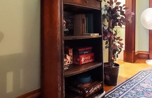 Midtown Bed & Breakfast | Royal Retreat