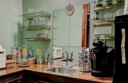 Midtown Bed & Breakfast | Royal Retreat