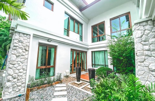 Saen Suk Resort | Royal Sammuk Villa