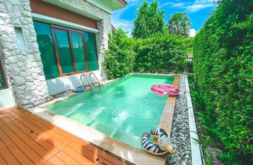 Saen Suk Resort | Royal Sammuk Villa