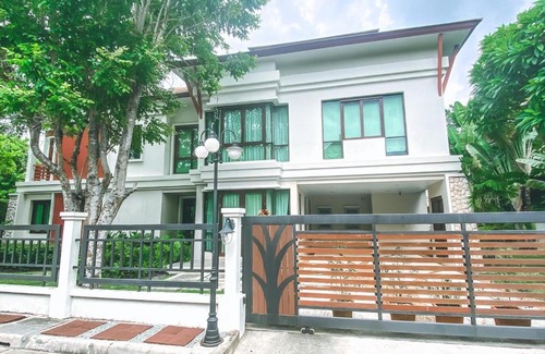 Saen Suk Resort | Royal Sammuk Villa