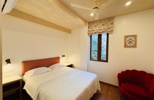 Hauz Khas Village Bed & Breakfast | Royal Suite 27