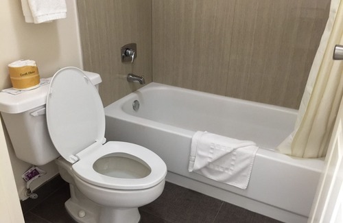 Lobdell/Woodale Hotel | Royal Suites