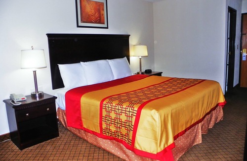 Upper Sandusky Hotel | Royalton Inn & Suites